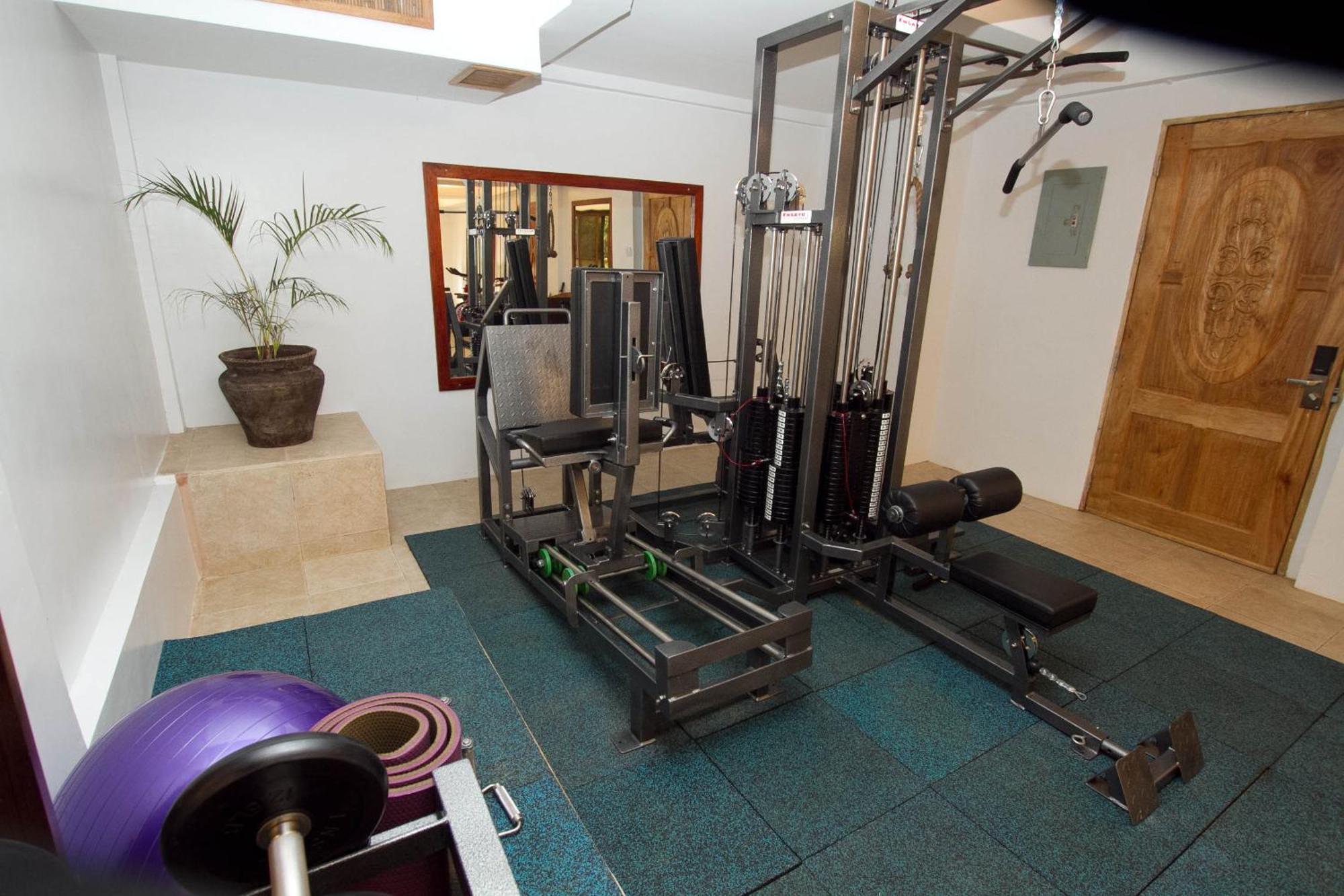 Ambassador In Paradise Balabag  Extérieur photo A typical home gym